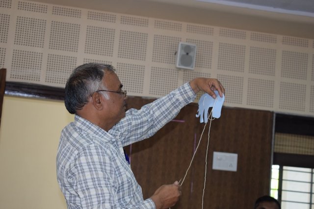 मेरा कागज़ का जानवर अभी चलने लगेगा 